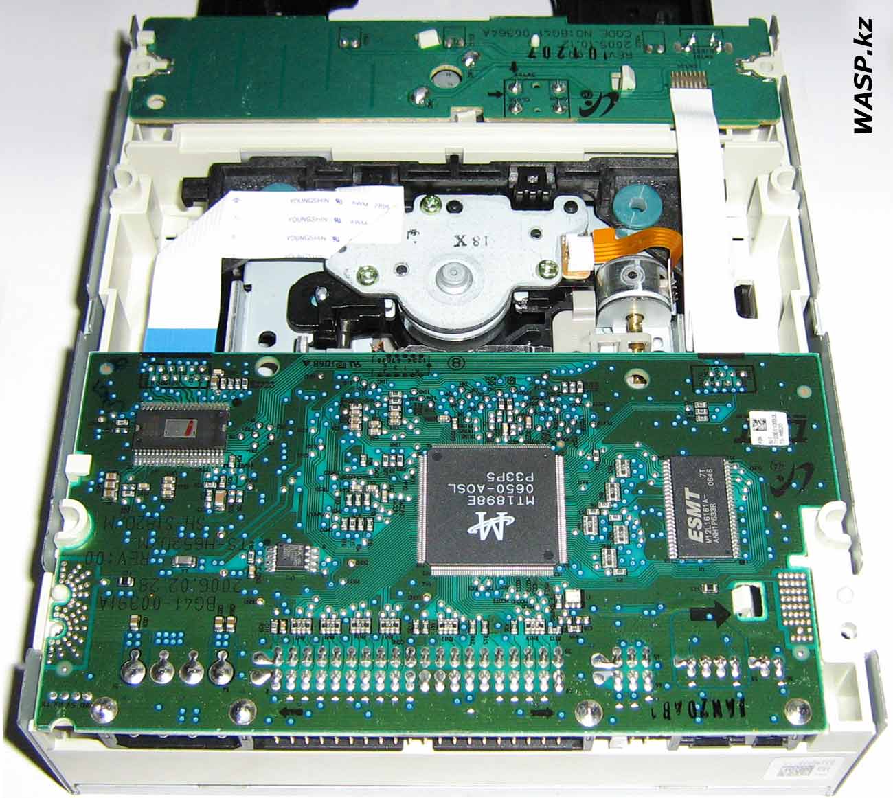 На фото изображено Платы CD-ROM оптических приводов